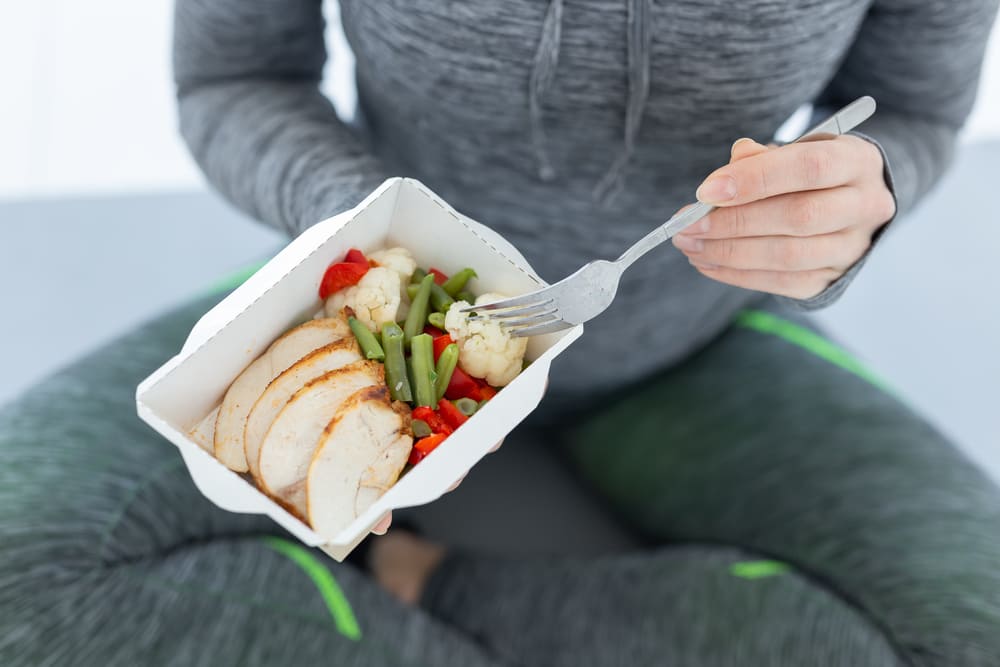 Zbilansowana dieta pudełkowa ułatwi prawidłowe odżywianie każdego sportowca.
