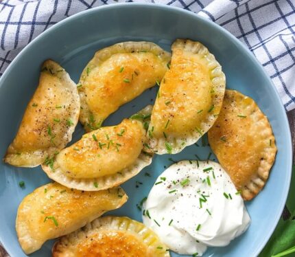 11 - Najlepsze przepisy na pierogi z mięsem – zdrowe i pyszne danie dla całej rodziny!